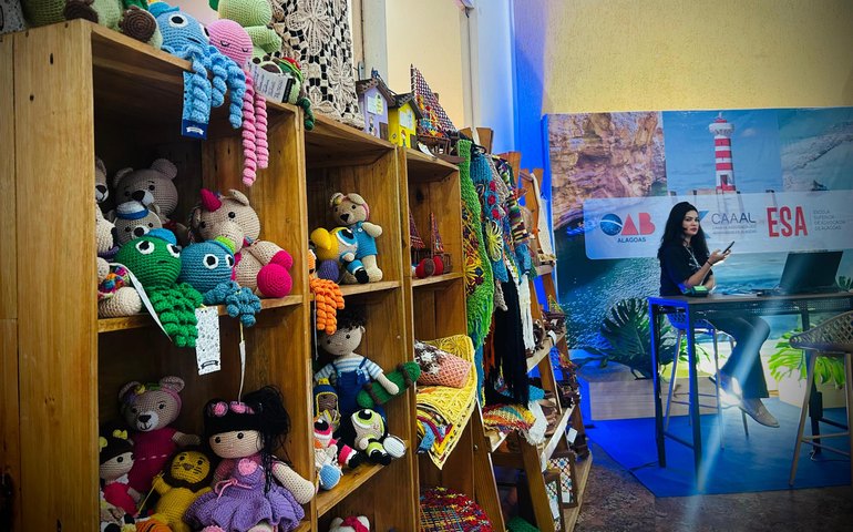 Artesanato produzido por reeducandos é exposto no Centro de Exposições, em evento da OAB