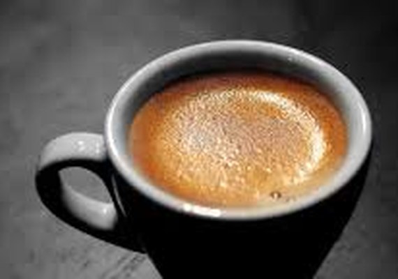 Café bulletproof: a ‘bomba energética’ que aumenta a massa muscular e não quebra o jejum