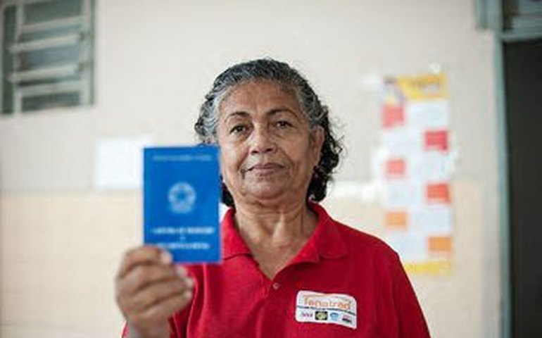 PEC das domésticas: informalidade e precariedade persistem no país