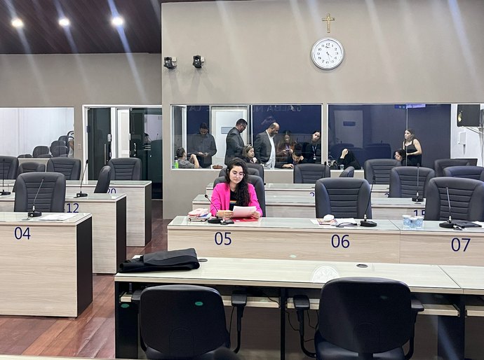 Teca Nelma é única parlamentar a votar contra aumento salarial dos vereadores em Maceió