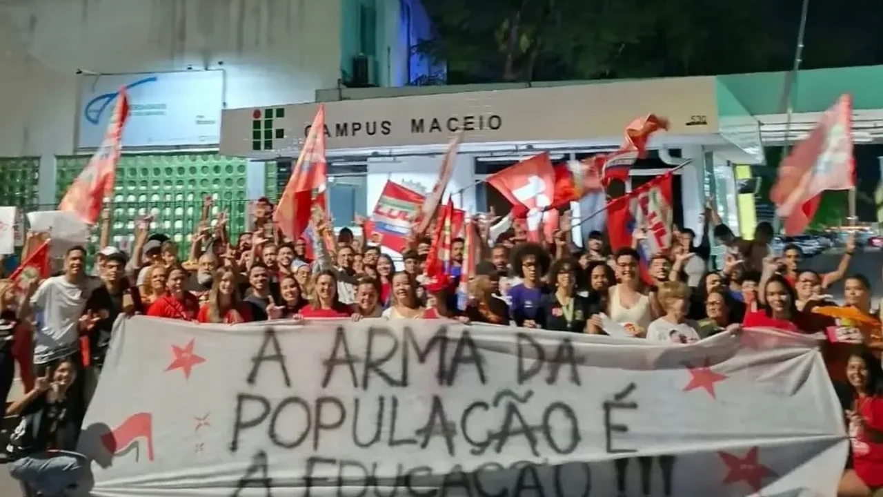 Fleming participa de atos históricos em defesa da Educação Federal em Alagoas