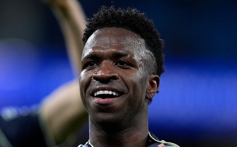 Vini Jr. brilha com dois gols na vitória do Real Madrid sobre o Manchester City