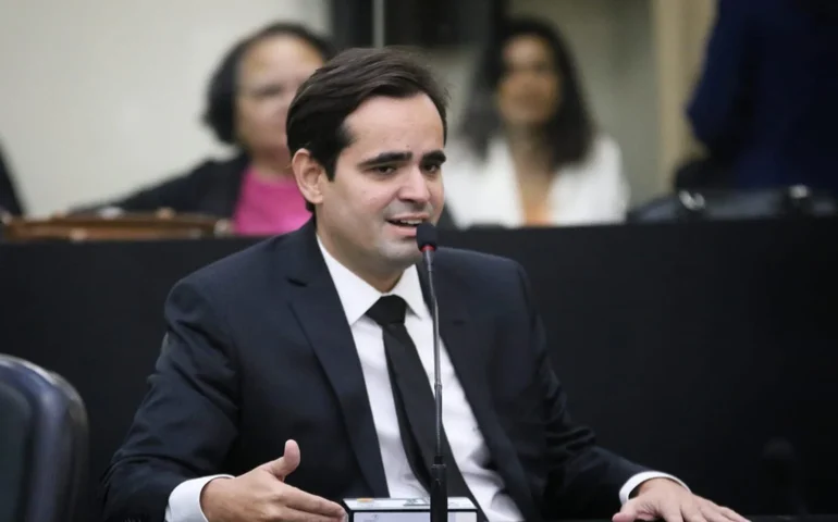 Fechamento de estacionamentos na orla de Maceió gera transtornos e provoca reação de deputado