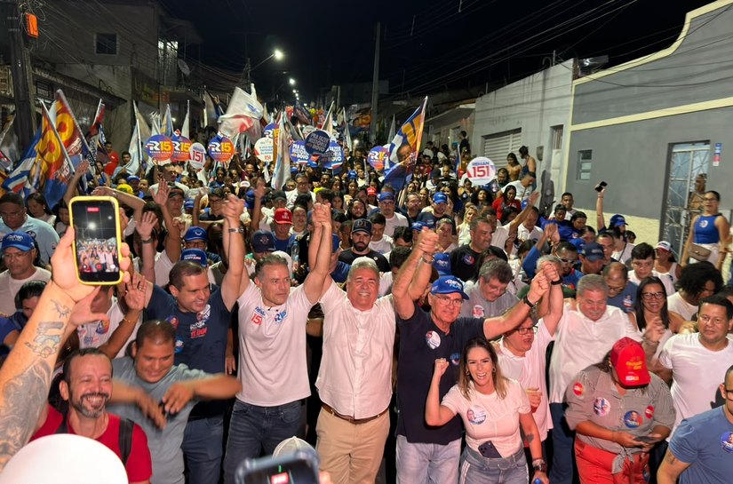 São Miguel dos Campos faz história com caminhada de 15 mil pessoas em apoio a Renan Filho e Renan Calheiros