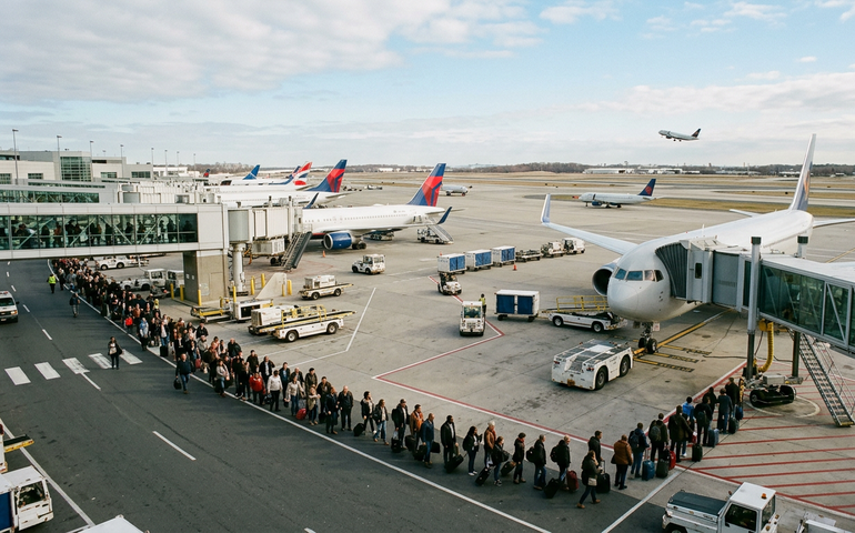 Demanda global por transporte aéreo cresce 3,8% em janeiro, aponta Iata