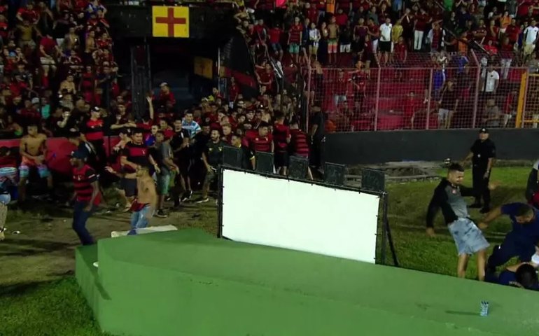 Sport está auxiliando bombeiros agredidos na Ilha do Retiro e na busca do culpado