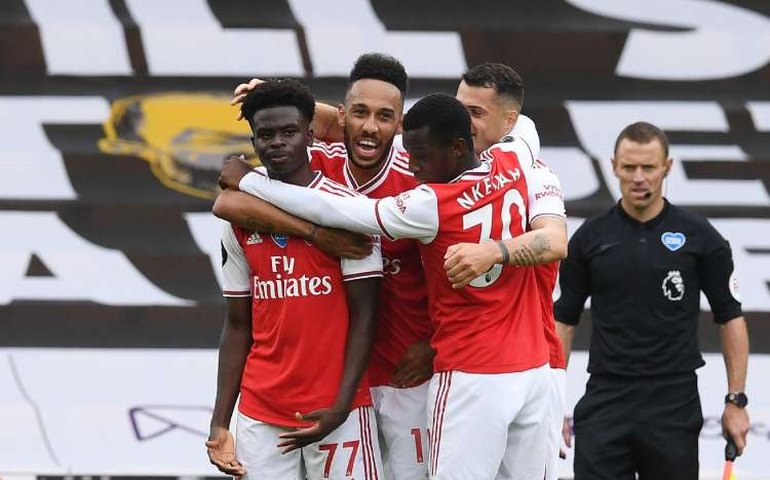 Em jogo com choque de cabeça, Wolverhampton vence Arsenal no Inglês