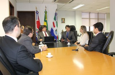 Presidente reúne-se com juízes da comissão de combate à improbidade administrativa