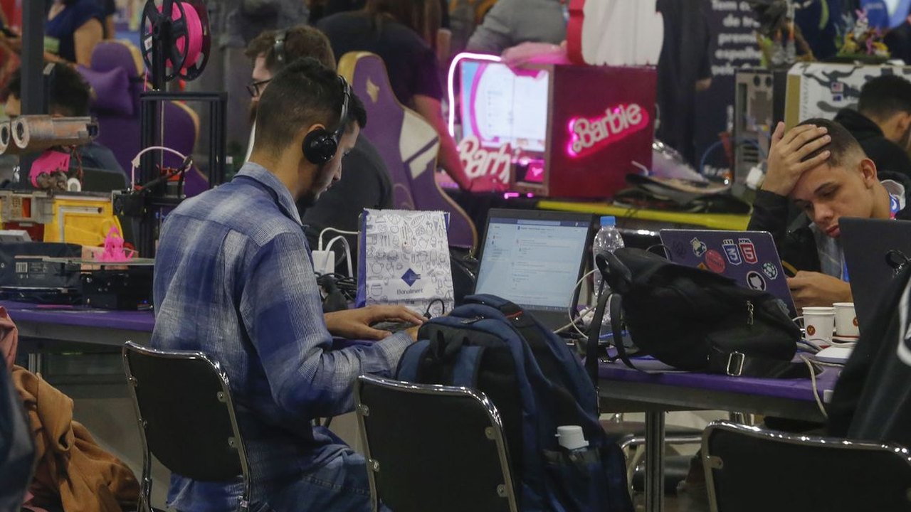 Jovens ocupados são a maioria, mas 6,2 milhões seguem como “nem-nem”