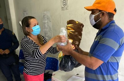 Mais de mil kits de prevenção à Covid-19 já foram entregues pelas equipes de assistência social