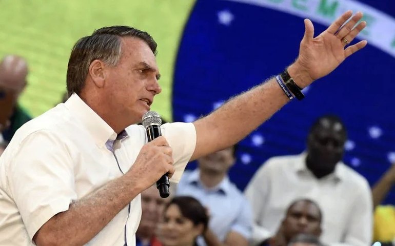 Discursos de ‘guerra entre o bem e o mal’ prevalecem em culto com Bolsonaro