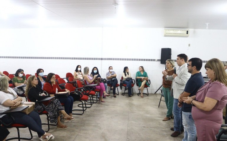 Secretário de Educação recebe demandas de diretores escolares para avançar nas pautas do funcionalismo