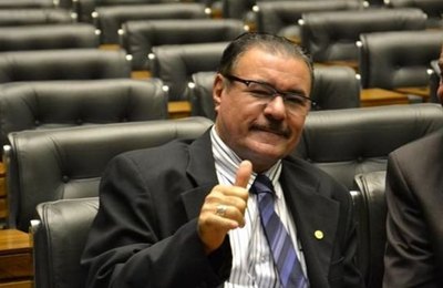 Almeida sai do PMDB para garantir sua sobrevivência política em 2018