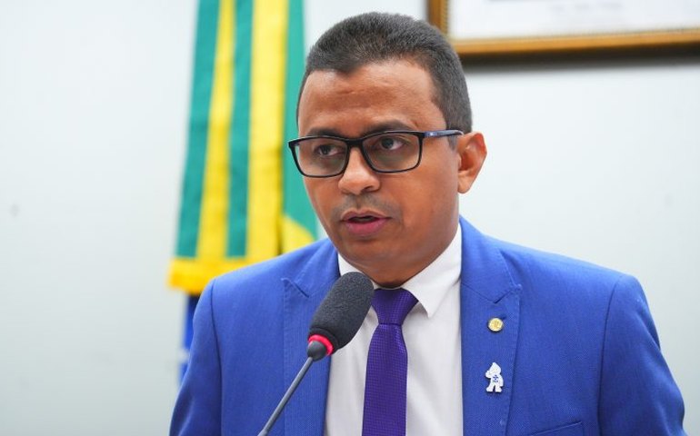 Comissão aprova garantia de atendimento acessível às pessoas surdas na administração pública