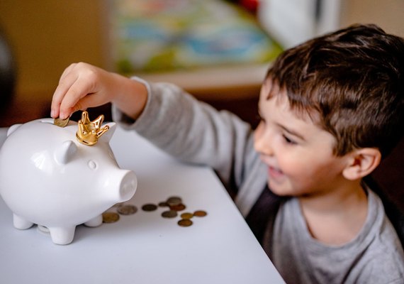 No mês das crianças, entenda como funciona a educação financeira para os pequenos