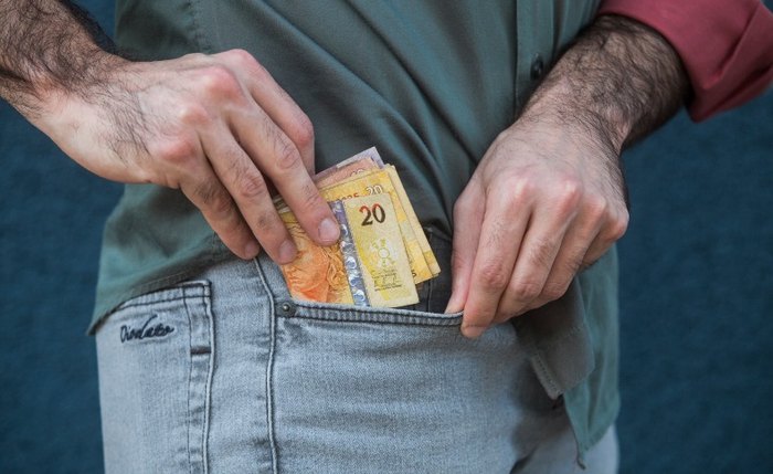 Especialista dá dicas para amenizar os impactos dos gastos acumulados nas datas comemorativas Especialista dá dicas para amenizar os impactos dos gastos acumulados nas datas comemorativas