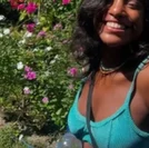 Brasileira que caiu em vulcão na Indonésia é localizada com vida, diz família