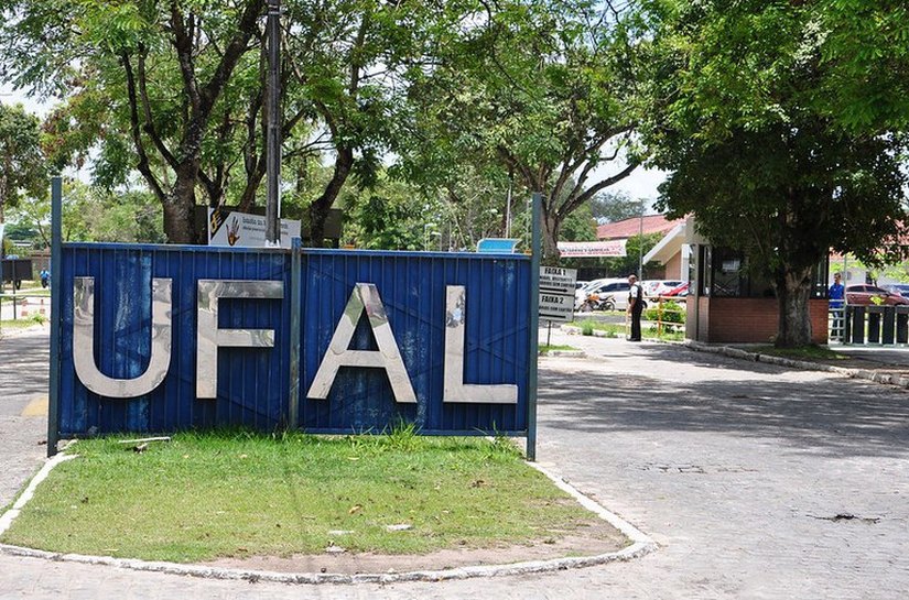 Ufal anuncia concurso com mais de 30 vagas para cargos de níveis superior e médio