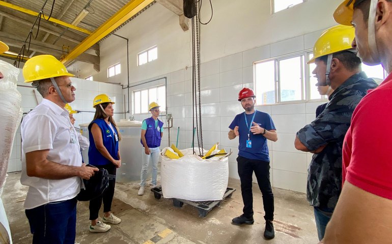 Técnicos da Sesau apresentam a gestores municipais processo de análise da água para consumo humano