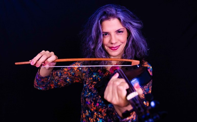 Maísa Arantes celebra 20 anos de carreira com o 'Baile da Maisinha'