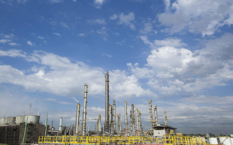 Retroescavadeira perfura tubulação e provoca incêndio em subestação da Braskem em Marechal Deodoro