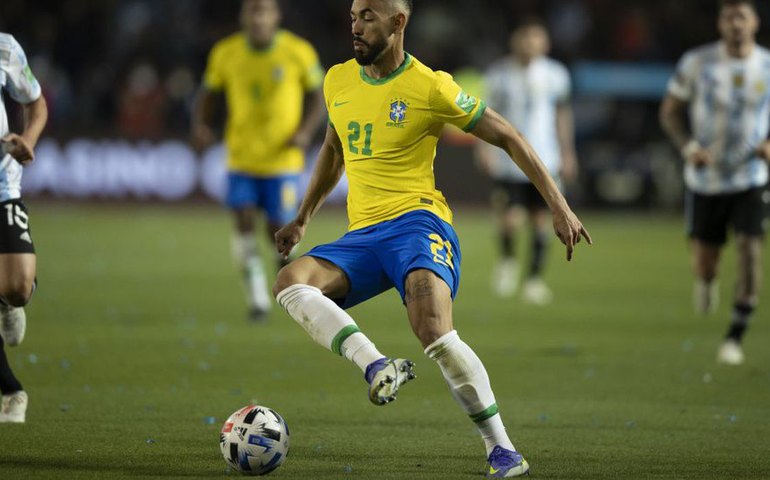 Brasil empata com Equador em jogo com duas expulsões e quatro intervenções do VAR