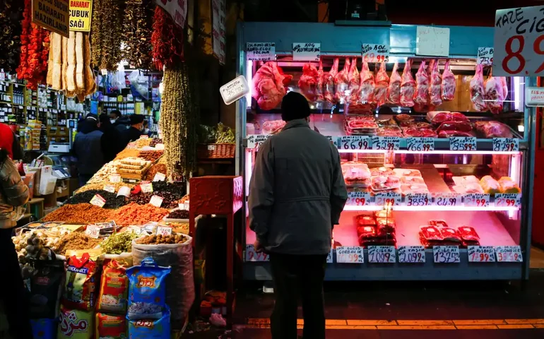 Taxa anual do CPI da Turquia desacelera a 61,78% em julho