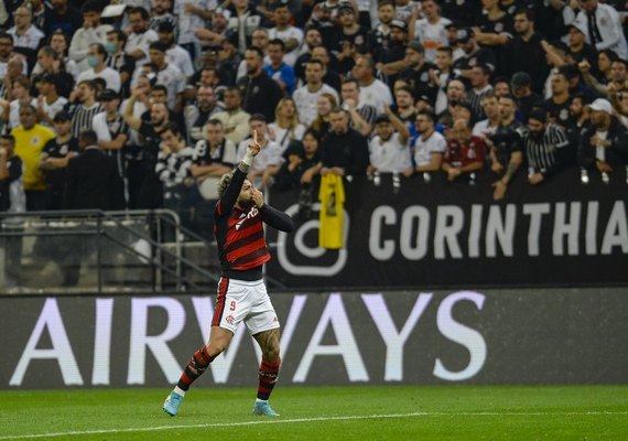 Libertadores: Fla bate Corinthians com gols de Arrascaeta e Gabriel