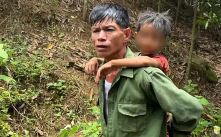 Menino perdido em floresta há 5 dias volta para casa; 'milagre', dizem policiais