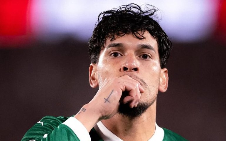 Gustavo Gómez posta foto com olho roxo após jogo com o River Plate: 'Tudo ok'
