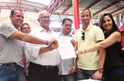 Rogério Teófilo assina ordem de serviço para obra de recuperação do Mercado Público de Arapiraca