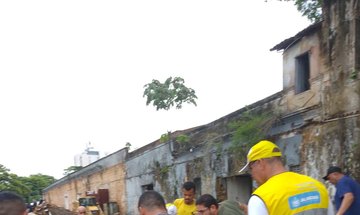 desabamento de galpão em Jaraguá