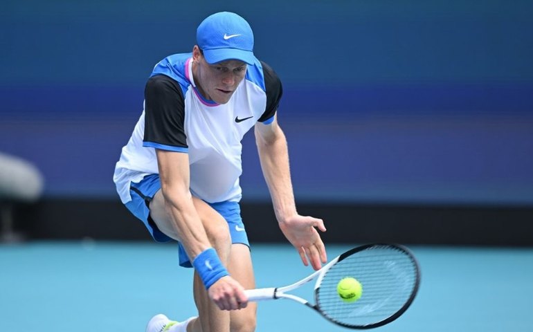 Jannik Sinner desbanca Alcaraz no ranking da ATP e centra foco em Roland Garros