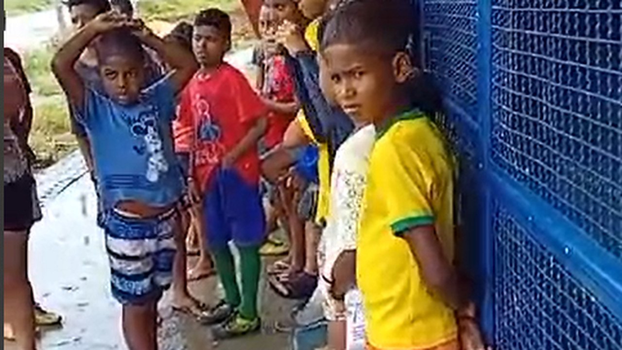 Ginásio amanhece trancado no Brivaldo Medeiros; crianças não tem mais onde treinar