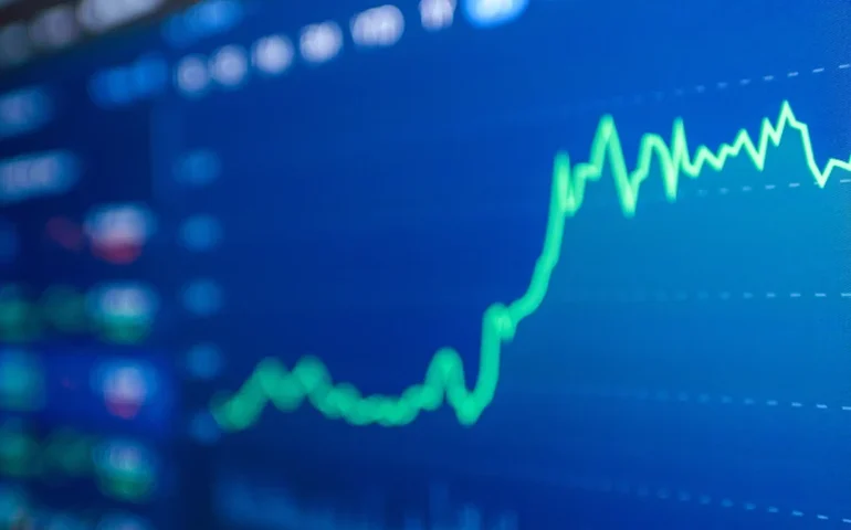IPCA eleva taxas futuras curtas; vértices intermediários e longos andam de lado