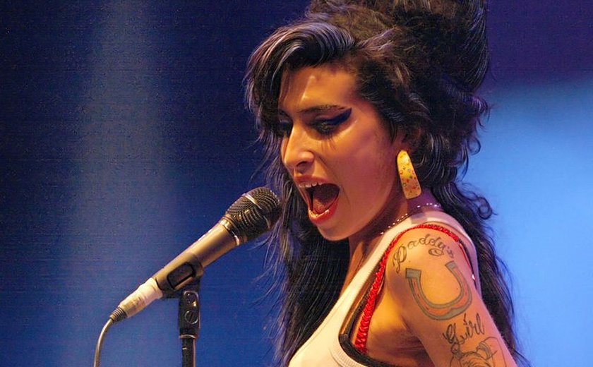 Fãs e imprensa mundial relembram 13 anos da morte de Amy Winehouse nesta terça-feira