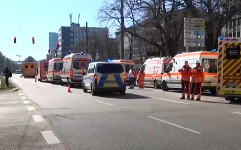 Motorista atropela multidão em cidade na Alemanha e mata 2