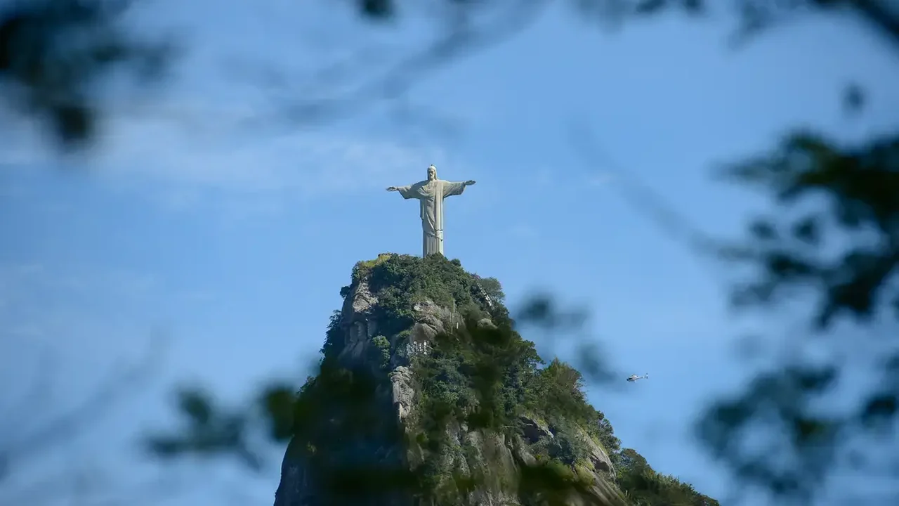 Cristo Redentor recebe iluminação com as cores da Colômbia para celebrar laços bilaterais