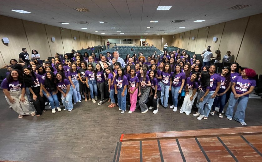Secretaria de Ciência  apoia projeto que capacita 200 meninas para o mercado da tecnologia