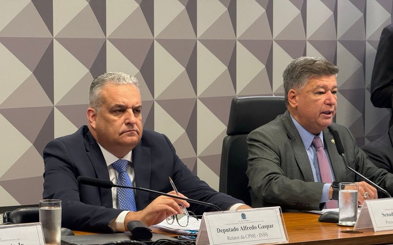Alfredo Gaspar cobra explicações para advogado Nelson Wilians em depoimento na CPMI do INSS