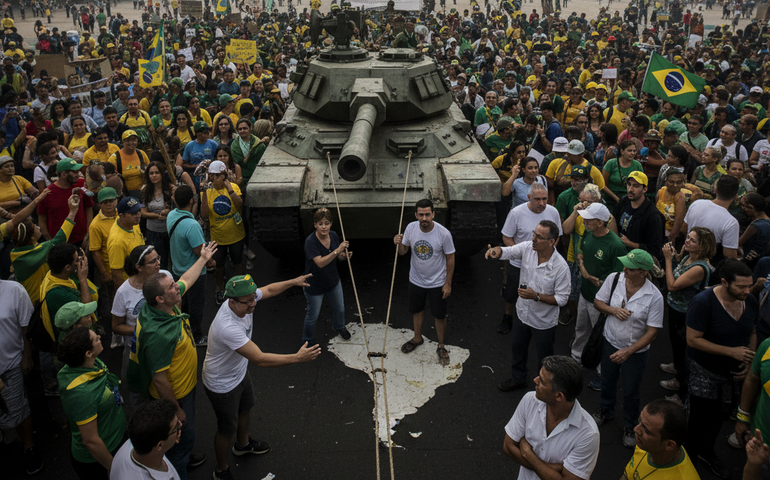 Pesquisa aponta que 58% temem ação militar dos EUA no Brasil após operação na Venezuela