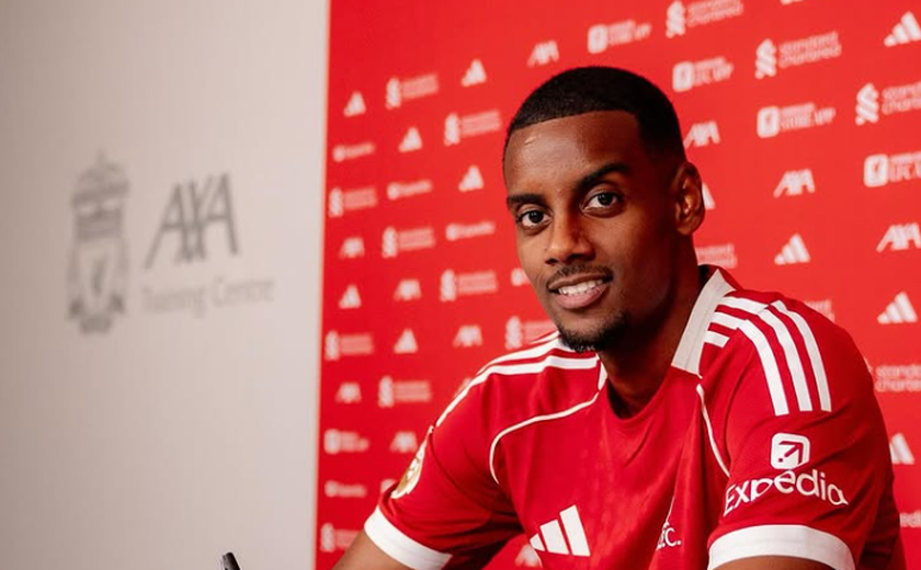 Liverpool oficializa o centroavante Alexander Isak por R$ 957 milhões: 'Novo camisa 9'