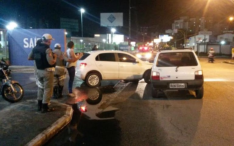 Em ato de bravura, Bombeiro salva mulher que estava sendo vítima de sequestro relâmpago em supermercado de Maceió