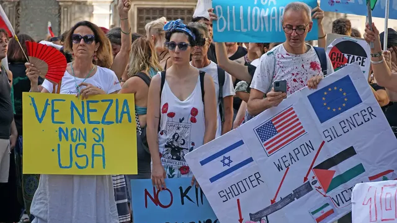 Megaiate de embaixador dos EUA gera protestos e críticas durante festa em Veneza