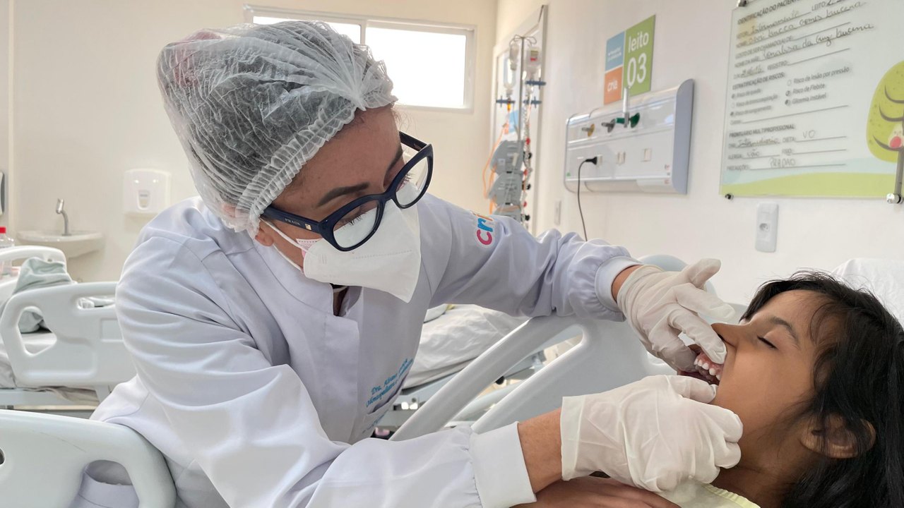 Odontopediatra do Hospital da Criança destaca importância da escovação dentária