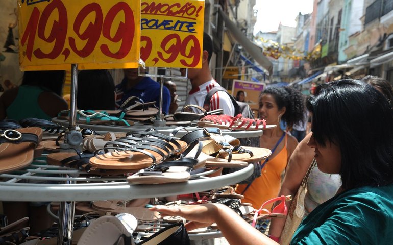 País tem taxa de informalidade de 38,0% no trimestre até março, aponta IBGE