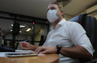 Governador anuncia vacinação para maiores de 44 anos