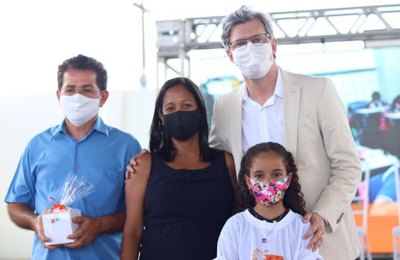 Aluna é homenageada por ser única da escola a competir na Olimpíada de Matemática