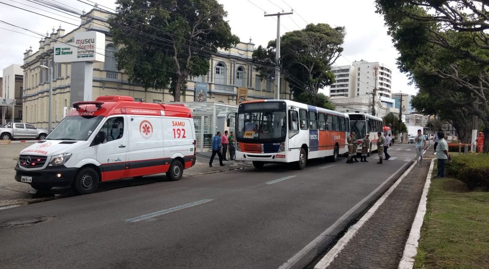 acidente entre ônibus