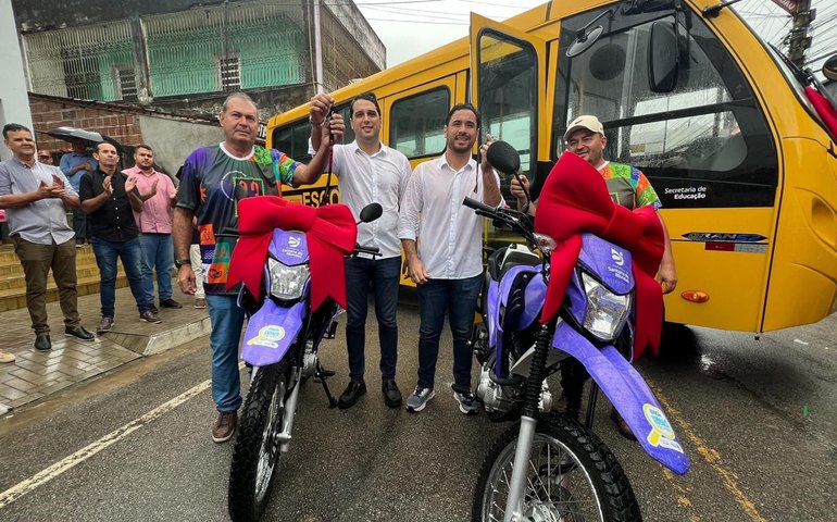 Educação de Santana do Mundaú recebe reforço na frota de veículos durante programação da emancipação política